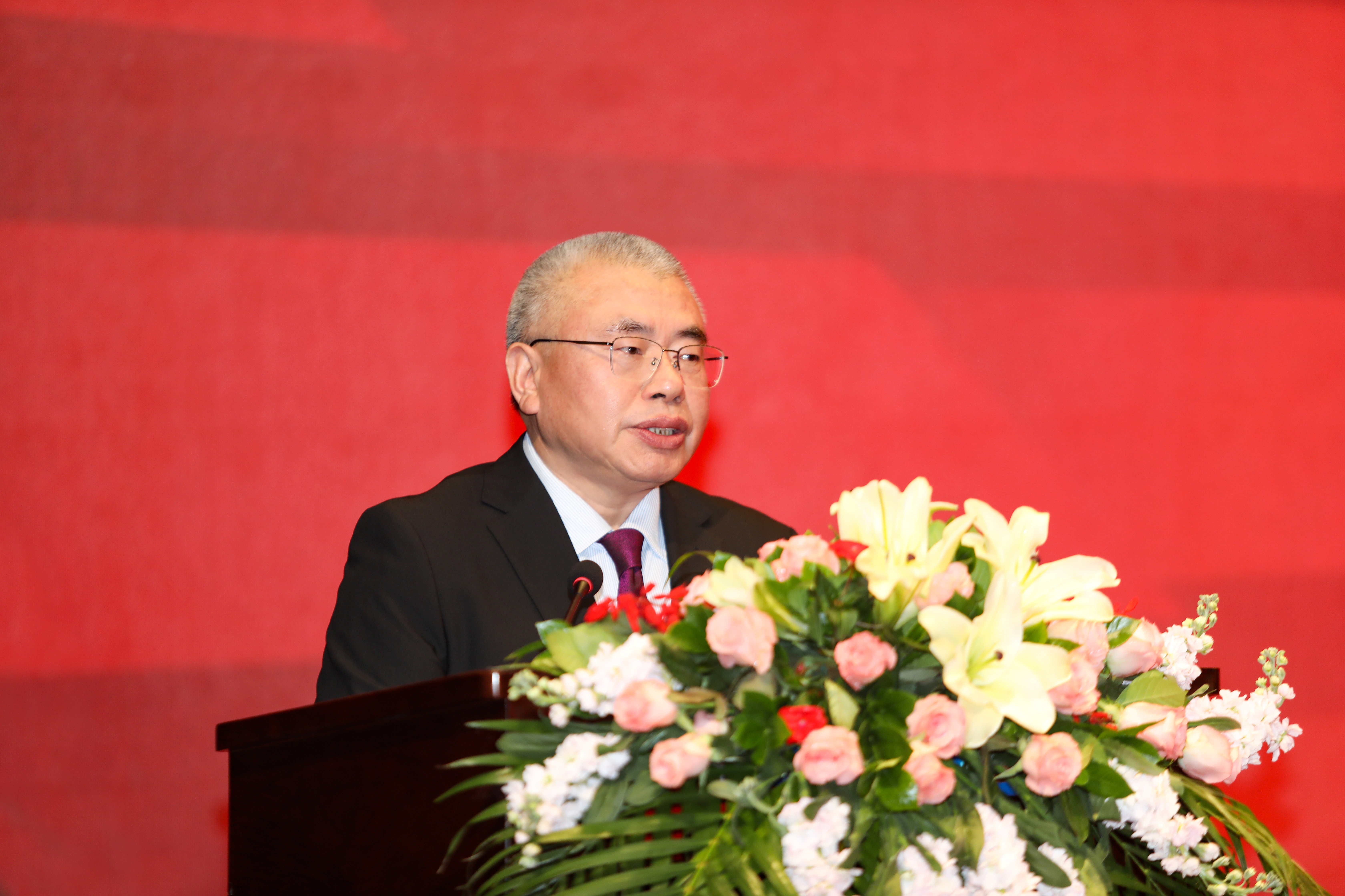 1.集團公司黨委書記、董事長、總經(jīng)理楊安國作大會致辭.JPG